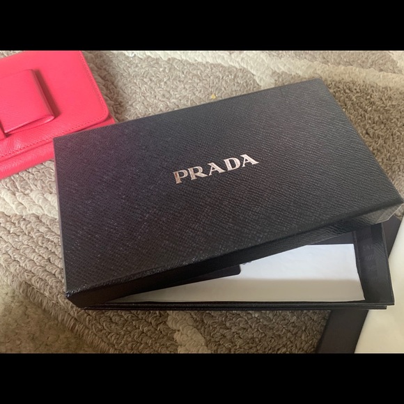Gorgeous! Authentic Pink Prada Wallet - Picture 12 of 13